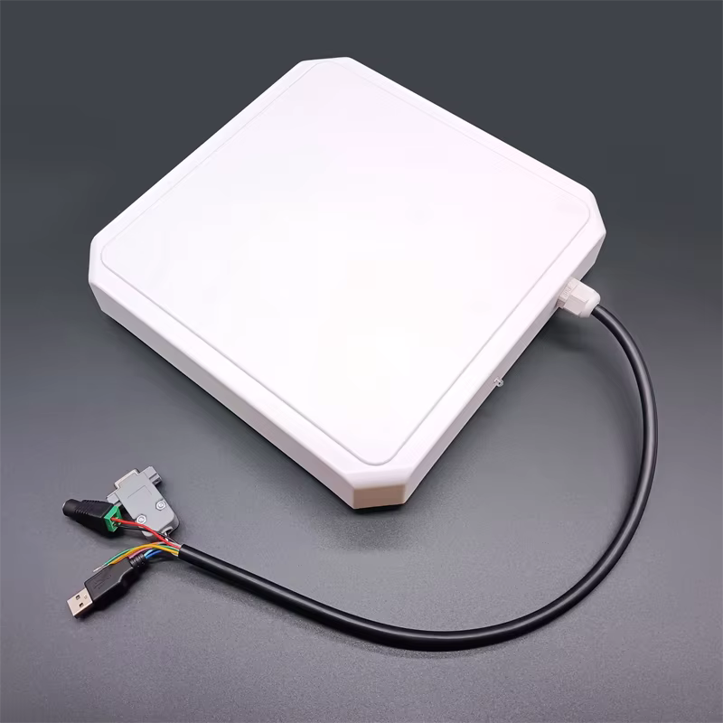 Водоотпорен UHF RFID читач, домет 8–12 m, 9 dBi, IP65